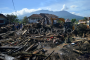 Pencarian korban banjir bandang di Sungai Pua