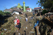 Pencarian korban banjir bandang di Sungai Pua