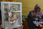 Pelatihan membuat hantaran pernikahan bagi para pencari kerja