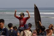 Final kejuaraan selancar internasional di Pesisir Barat Lampung