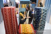 Pameran tenun khas Sulawesi Tenggara
