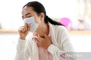 Dokter jelaskan penyebab batuk berkepanjangan dan risiko penularannya