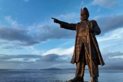 Patung Pahlawan Nasional Oputa Yi Koo di Baubau