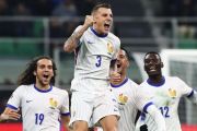 Paris Saint-Germain mendatangkan Lucas Digne dari Aston Villa