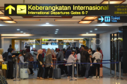 Jumlah penumpang angkutan udara turun di Bandara Minangkabau