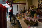 Sterilisasi wihara jelang perayaan Imlek di Lampung