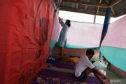 Warga buat tenda darurat khawatir gempa susulan di Kolaka Timur