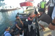 Bakamla bantu pengangkutan warga ke Pulau EngganoBakamla angkut penumpang ke pulau Enggano