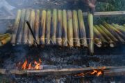 Pesanan lamang bambu meningkat jelang Idul Adha di Padang