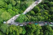 Kemacetan panjang di jalan Sitinjau Lauik Padang
