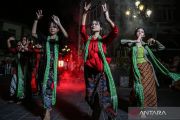 A performance of 300 kebaya-wearing dancers in Semarang's Old Town