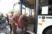 Jakarta treats 500 freedom fighters to bus tour on Veterans Day