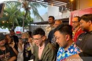 HUT RI, Ancol gelar upacara bawah air bersama ikan hiu