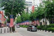 Bendera Malaysia dipasang di jalanan Kuala Lumpur jelang HUT Ke-68 Malaysia