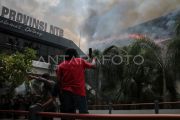 Gedung DPRD NTB terbakar