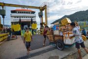 Pelayanan penyeberangan ke pulau terpencil