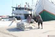 FOTO- Distribusi Semen dari Pelabuhan Paotere menuju Maumere