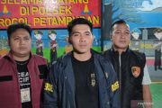 Polisi tunda menahan dua anak pengedar narkoba di Jakbar