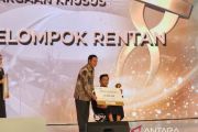 Pejuang kelompok rentan hingga Gubernur Jatim raih DPD Awards