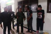 Polisi tangkap dua pelajar bersenjata tajam hendak tawuran di Tangsel