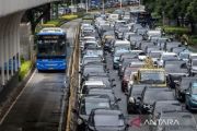 Transjakarta alihkan sejumlah rute layanan akibat genangan