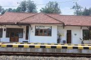 Stasiun Plabuan: Eksotisme Rel Kereta di Tepi Laut Jawa