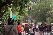 Bentrokan antara ormas dan penagih utang terjadi di Cengkareng Jakbar