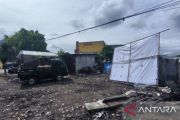Kerahkan 11 truk, Pemkot Bandung mulai bersihkan sampah menumpuk