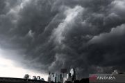 Jakarta diprakirakan akan hujan pada Minggu siang