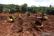 Tim SAR intensifkan pencarian korban longsor Cilacap dengan 21 ekskavator