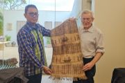 Museum NTB dapat hibah Kain Lombok & manuskrip dari kolektor Australia