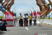 Prabowo urges regions to stop lining up students for his arrivals
