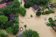 Banjir rendam permukiman di Padang