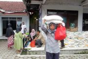 Jaga ketahanan pangan, Pemkab Jember salurkan bantuan 4.000 ton beras