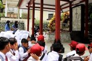 Siswa Temanggung teladani semangat juang pahlawan dengan berziarah
