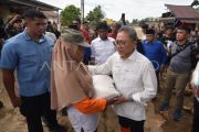 Menko pangan meninjau lokasi banjir bandang