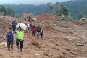 Polres Pasaman Barat turunkan puluhan personel cari korban longsor