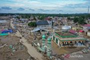Sumatra flash floods and landslides leave 914 dead, BNPB says
