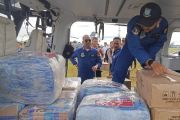 Polda intensifkan heli distribusi makanan desa terisolasi di Tapteng&nbsp;