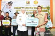 Pemkab Pekalongan salurkan bantuan alat pertanian dukung swasembada pangan