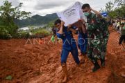 Pemakaman massal korban banjir bandang Sumatera Barat