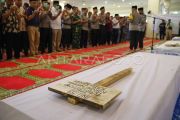 Shalat jenazah untuk para korban bencana alam di Sumbar
