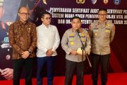 Polri serahkan sertifikat audit pengamanan ke BUMN dan perusahaan
