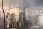 350 kios di Pasar Induk Kramat Jati hangus terbakar