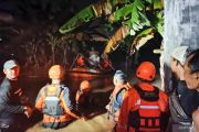 Basarnas Banyuwangi evakuasi tiga warga terjebak banjir