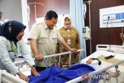 Prabowo jenguk korban kecelakaan mobil SPPG di RSUD Koja