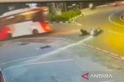 Pengendara sepeda motor tewas akibat bertabrakan dengan bus di Jaksel