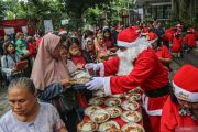 Merayakan Natal dengan berbagi makanan gratis di Semarang