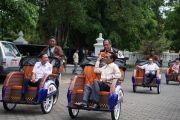 KAI salurkan bantuan becak listrik ke DIY dukung transportasi hijau
