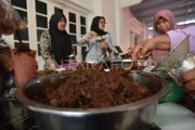 Rendang untuk korban bencana Sumatra